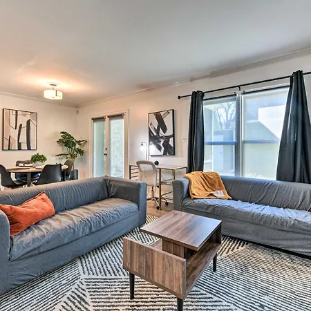 Charming Townhome About 8 Mi To Uptown! Holiday home *