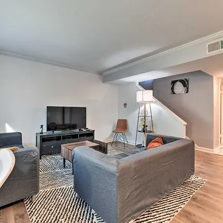 Charming Townhome About 8 Mi To Uptown! * Charlotte