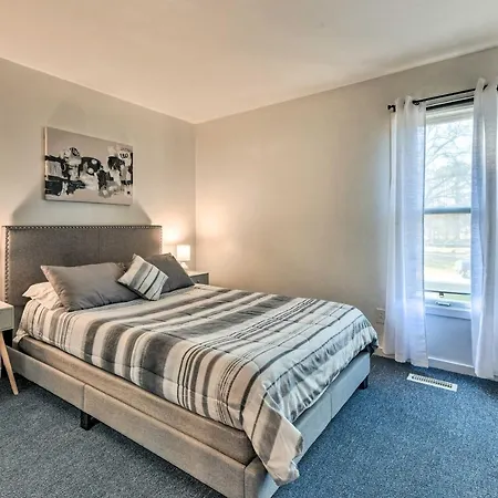 Charming Townhome About 8 Mi To Uptown! Charlotte