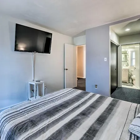 Holiday home Charming Townhome About 8 Mi To Uptown! *