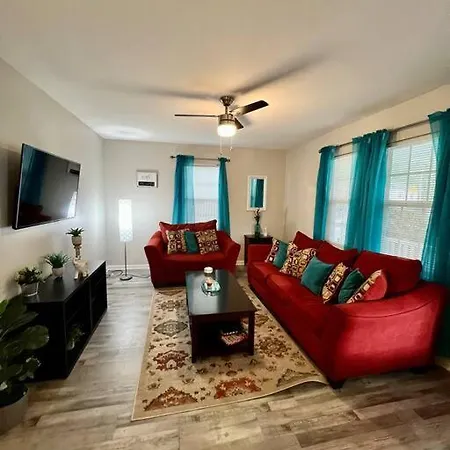 Near Uptown 3br 1.5 Bth Free Parking Free Wifi * Charlotte