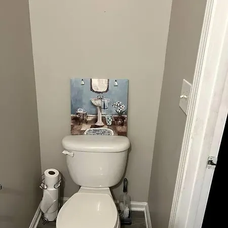 Near Uptown 3br 1.5 Bth Free Parking Free Wifi *