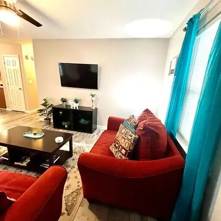 Near Uptown 3br 1.5 Bth Free Parking Free Wifi Charlotte