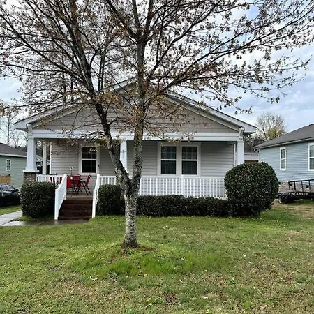 Near Uptown 3br 1.5 Bth Free Parking Free Wifi Charlotte