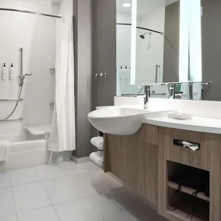 Springhill By Marriott Airport Pointe 3*