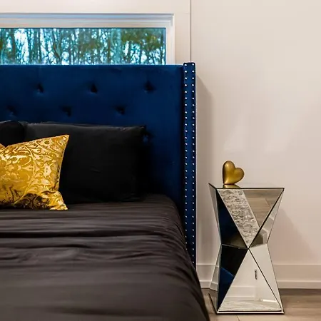 Holiday home Gorgeous Glam House Across From Park - 3 Bedrooms! *