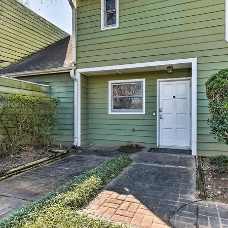 Charming Townhome About 8 Mi To Uptown! Holiday home *
