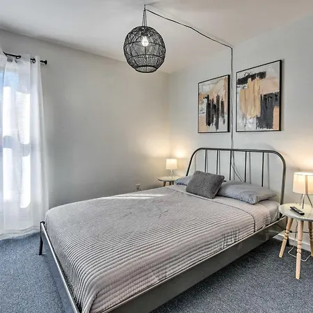 Charming Townhome About 8 Mi To Uptown! Holiday home Charlotte