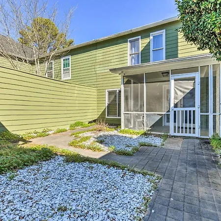 Holiday home Charming Townhome About 8 Mi To Uptown! Charlotte
