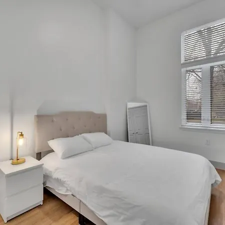 Luxury 2br Apt In Uptown - Walk Everywhere! Apartment