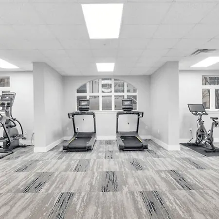 Luxury 2br Apt In Uptown - Walk Everywhere! *