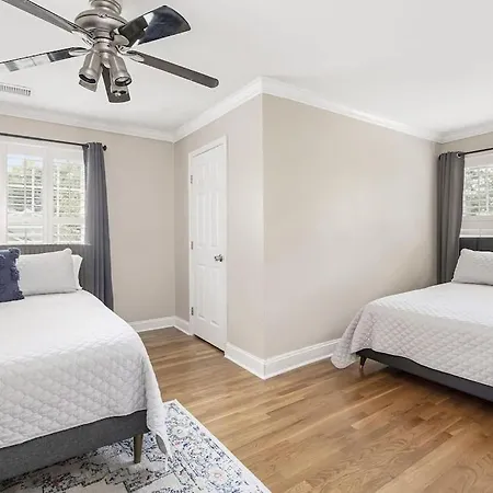 Holiday home Mckee Manor- South Clt-matthews-3000 Sq Ft *