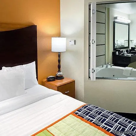 Hotel Fairfield & By Marriott Matthews Charlotte