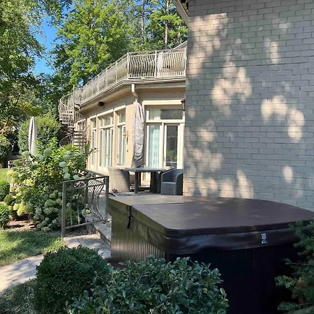Homestay The Life Charlotte