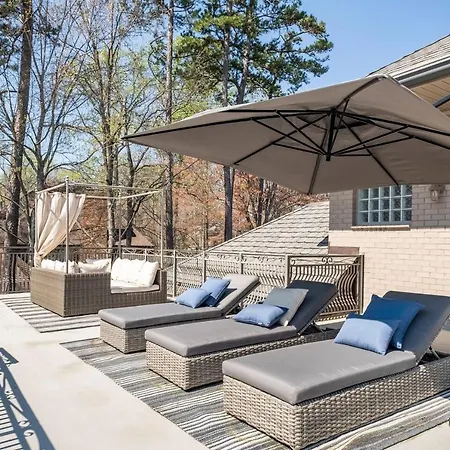 The Life Homestay Charlotte
