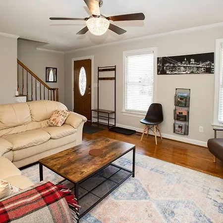 Luxury 4bdr Ranch House In Great Location *