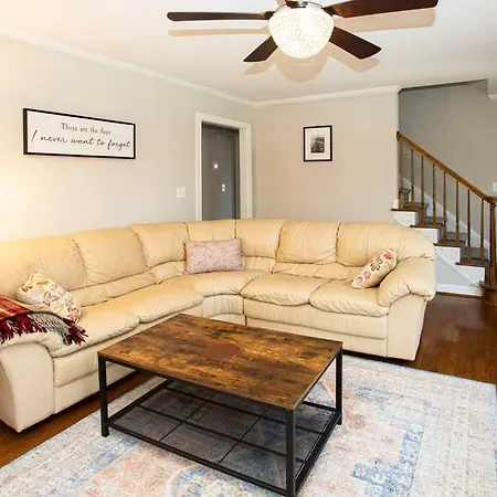 Villa Luxury 4bdr Ranch House In Great Location *