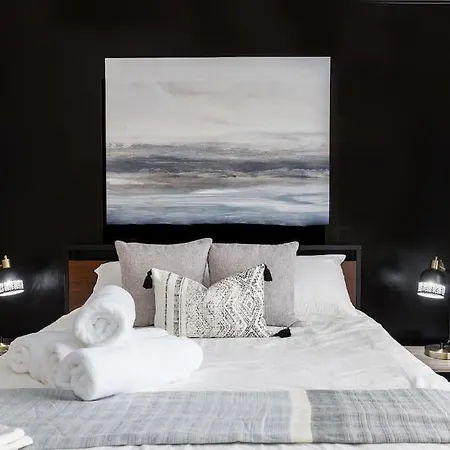 Ballantyne Charming Town Apartment