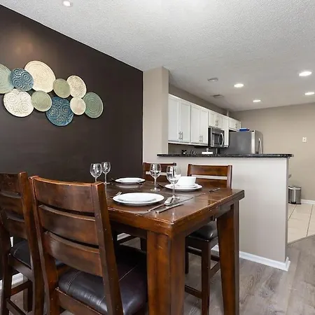 Ballantyne Charming Town Apartment