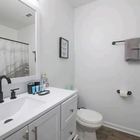 15 Mins To Uptown, 4 Bedroom + 2.5ba, Family Friendly! *