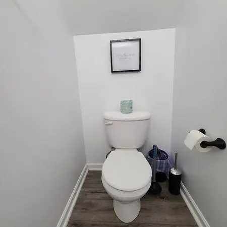 Apartment 15 Mins To Uptown, 4 Bedroom + 2.5ba, Family Friendly!
