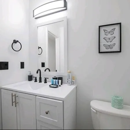 15 Mins To Uptown, 4 Bedroom + 2.5ba, Family Friendly! Apartment *