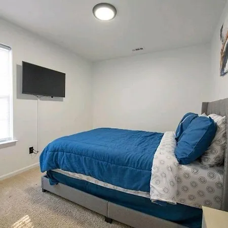 15 Mins To Uptown, 4 Bedroom + 2.5ba, Family Friendly!