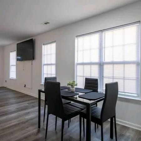 15 Mins To Uptown, 4 Bedroom + 2.5ba, Family Friendly! * Charlotte