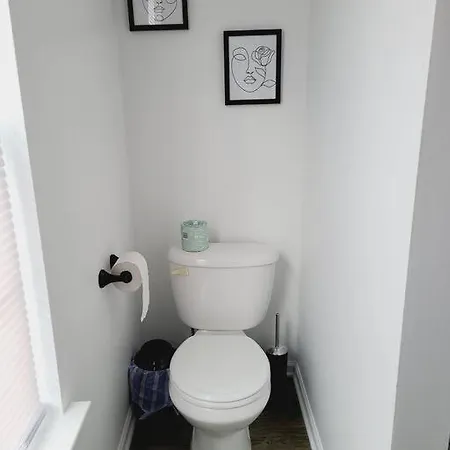 Apartment 15 Mins To Uptown, 4 Bedroom + 2.5ba, Family Friendly!