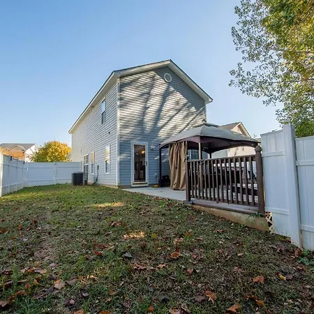 15 Mins To Uptown, 4 Bedroom + 2.5ba, Family Friendly! Charlotte