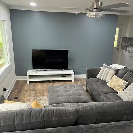 Cozy 3 Bedroom Near Uptown Villa Charlotte