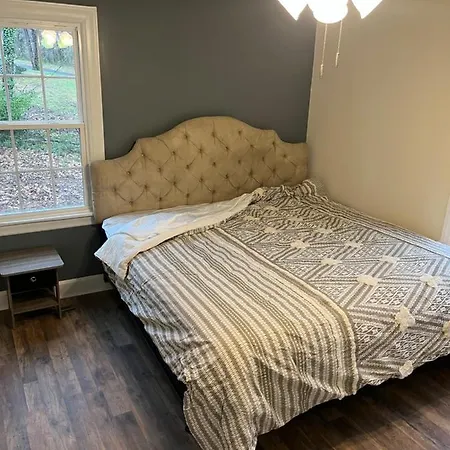 Cozy 3 Bedroom Near Uptown