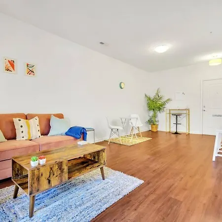 Apartment 1br King Bed Near Shopping, Dining & Entertainment