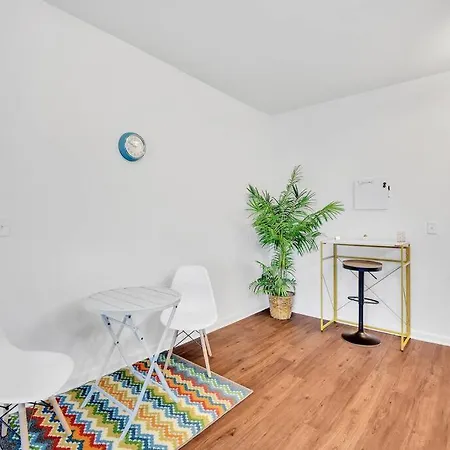 Apartment 1br King Bed Near Shopping, Dining & Entertainment
