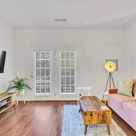1br King Bed Near Shopping, Dining & Entertainment Apartment