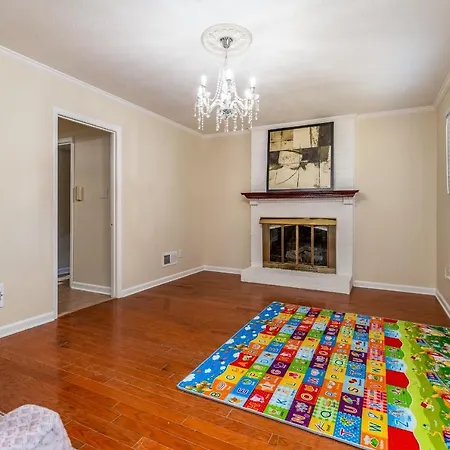 Centrally Located Spacious Abode Holiday home