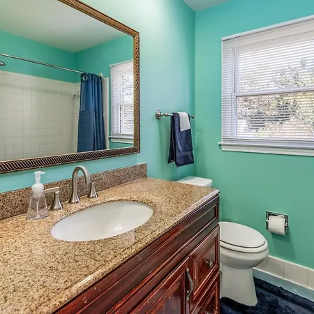 Centrally Located Spacious Abode Holiday home *