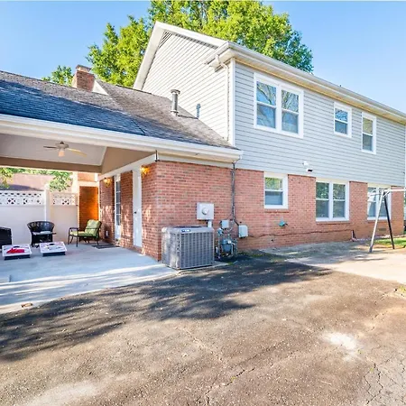 Centrally Located Spacious Abode Holiday home Charlotte