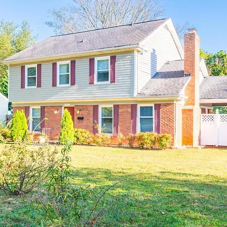 Centrally Located Spacious Abode Charlotte