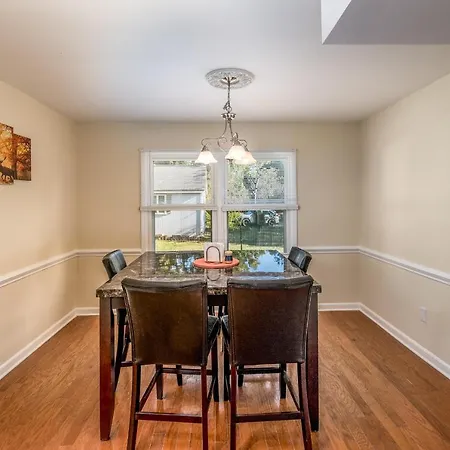 Centrally Located Spacious Abode * Charlotte