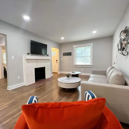 Cozy I Darlin' 2 Bedroom Only 4 Mins From Uptown