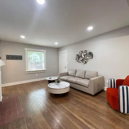 Holiday home Cozy I Darlin' 2 Bedroom Only 4 Mins From Uptown