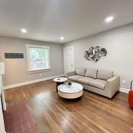 Cozy I Darlin' 2 Bedroom Only 4 Mins From Uptown