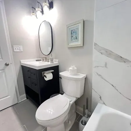 Cozy I Darlin' 2 Bedroom Only 4 Mins From Uptown *