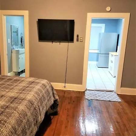 Perfectly Located. Close To Uptown, Noda.. Villa *