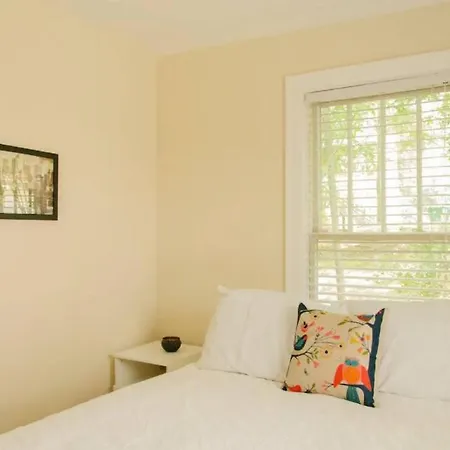 Cozy Center Cottage*walk To Center * Charlotte