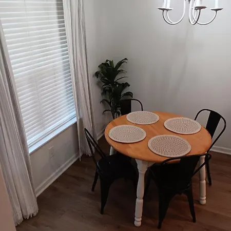 Two Master Bedroom Townhouse!