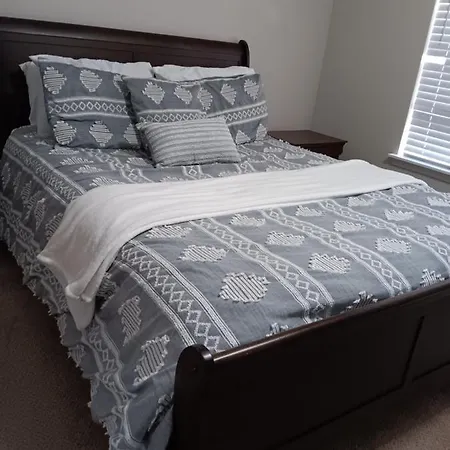 Two Master Bedroom Townhouse!