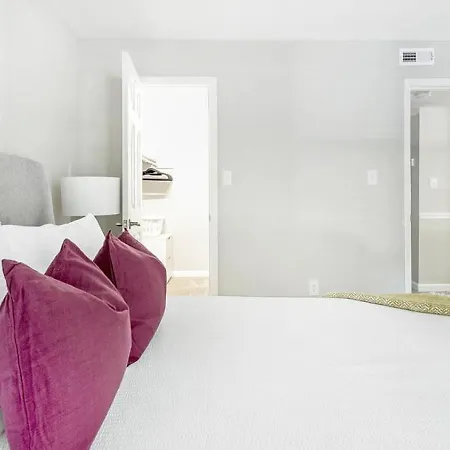 Landing - Modern With Amazing Amenities * Charlotte