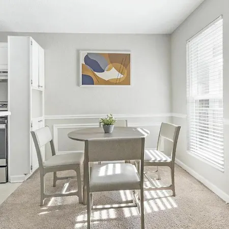 Landing - Modern With Amazing Amenities * Charlotte